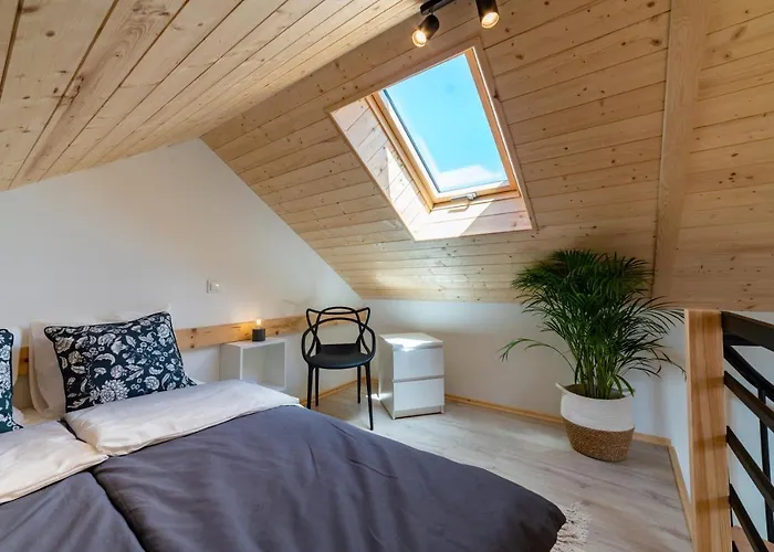 Pod Debami Stadnina Koni Jezioro I Morze アパート *