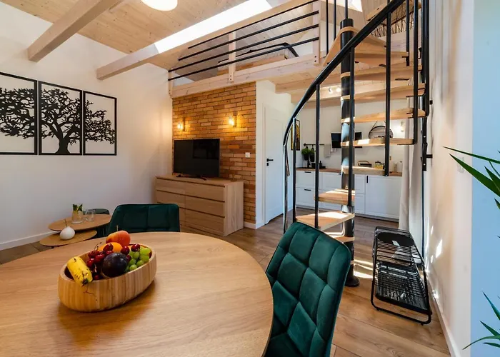 Pod Debami Stadnina Koni Jezioro I Morze