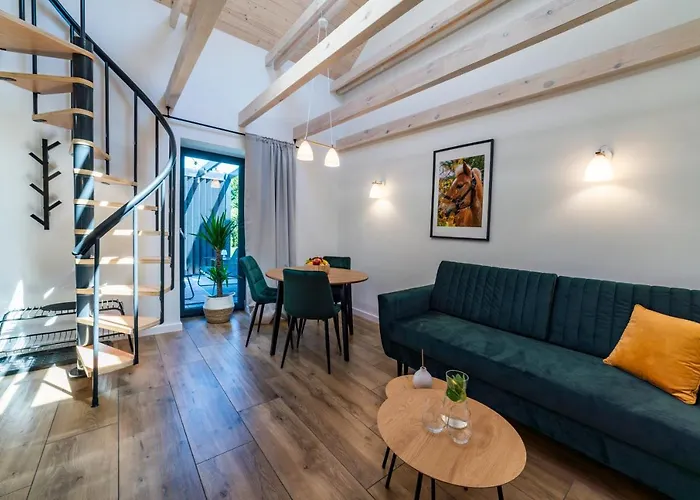 Pod Debami Stadnina Koni Jezioro I Morze *