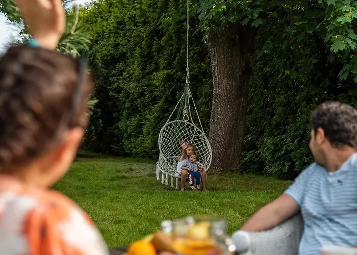 Pod Debami Stadnina Koni Jezioro I Morze アパート Sarbsk