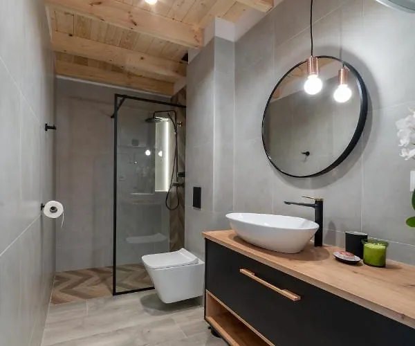 Pod Debami Stadnina Koni Jezioro I Morze アパート Sarbsk