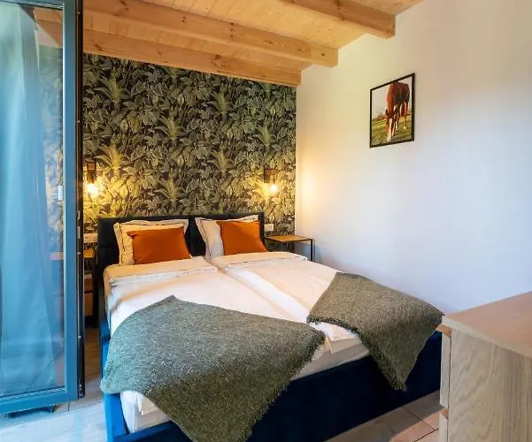 Pod Debami Stadnina Koni Jezioro I Morze Apartamento *