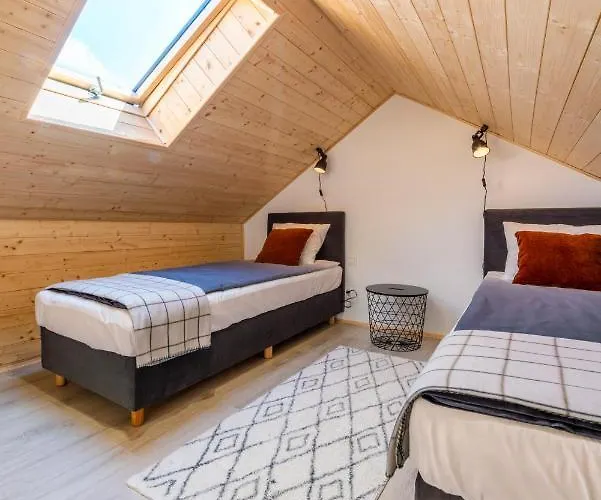 Pod Debami Stadnina Koni Jezioro I Morze *