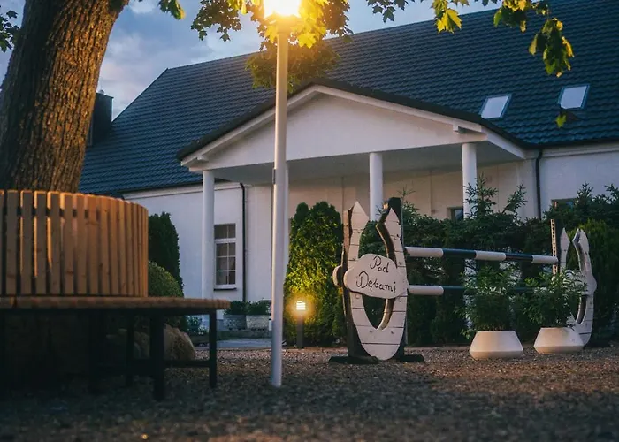 Pod Debami Stadnina Koni Jezioro I Morze アパート